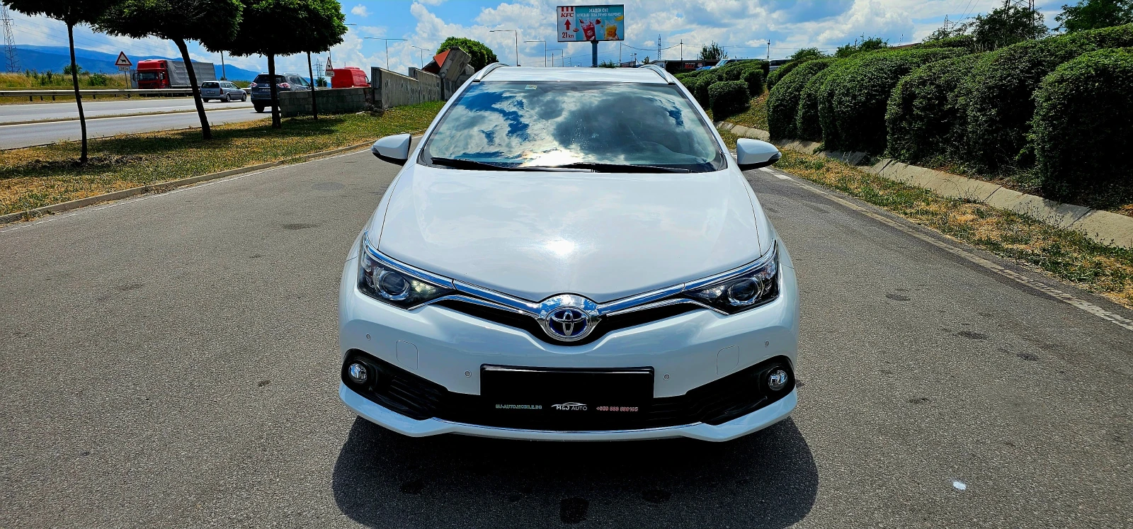 Toyota Auris 1.8   ХИБРИД - изображение 6