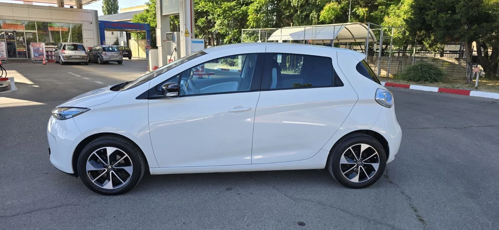 Renault Zoe НОВА КОЛА СЪС СОБСВЕННА БАТЕРИЯ-РЕАЛНИ-57ХИЛ.КМ. - изображение 2