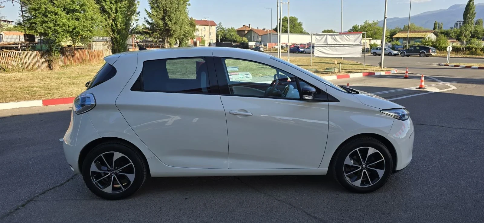 Renault Zoe НОВА КОЛА СЪС СОБСВЕННА БАТЕРИЯ-РЕАЛНИ-57ХИЛ.КМ. - изображение 6