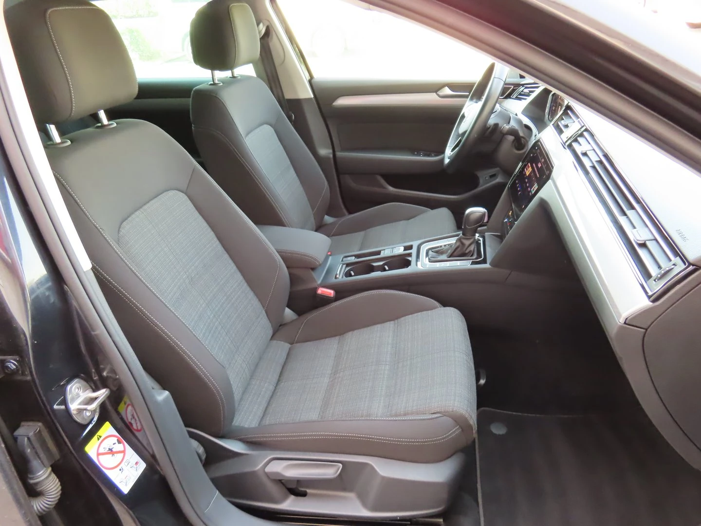 VW Passat Business 2.0 TDI SCR DSG - изображение 7