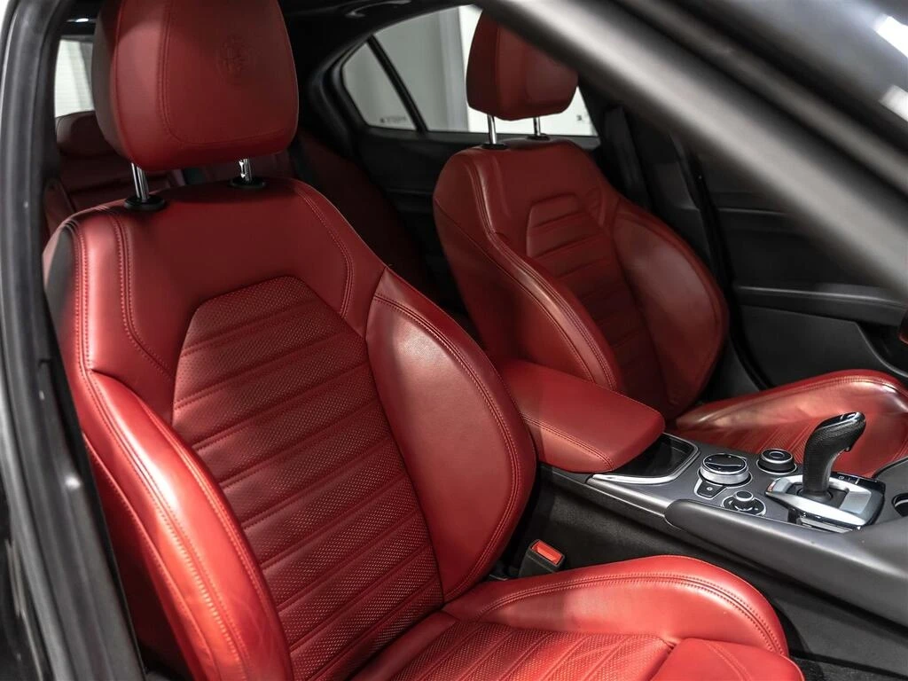 Alfa Romeo Giulia * Q4 VELOCE * CARFAX * ЦЕНА ДО БЪЛГАРИЯ - изображение 10