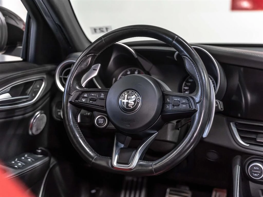 Alfa Romeo Giulia * Q4 VELOCE * CARFAX * ЦЕНА ДО БЪЛГАРИЯ - изображение 7