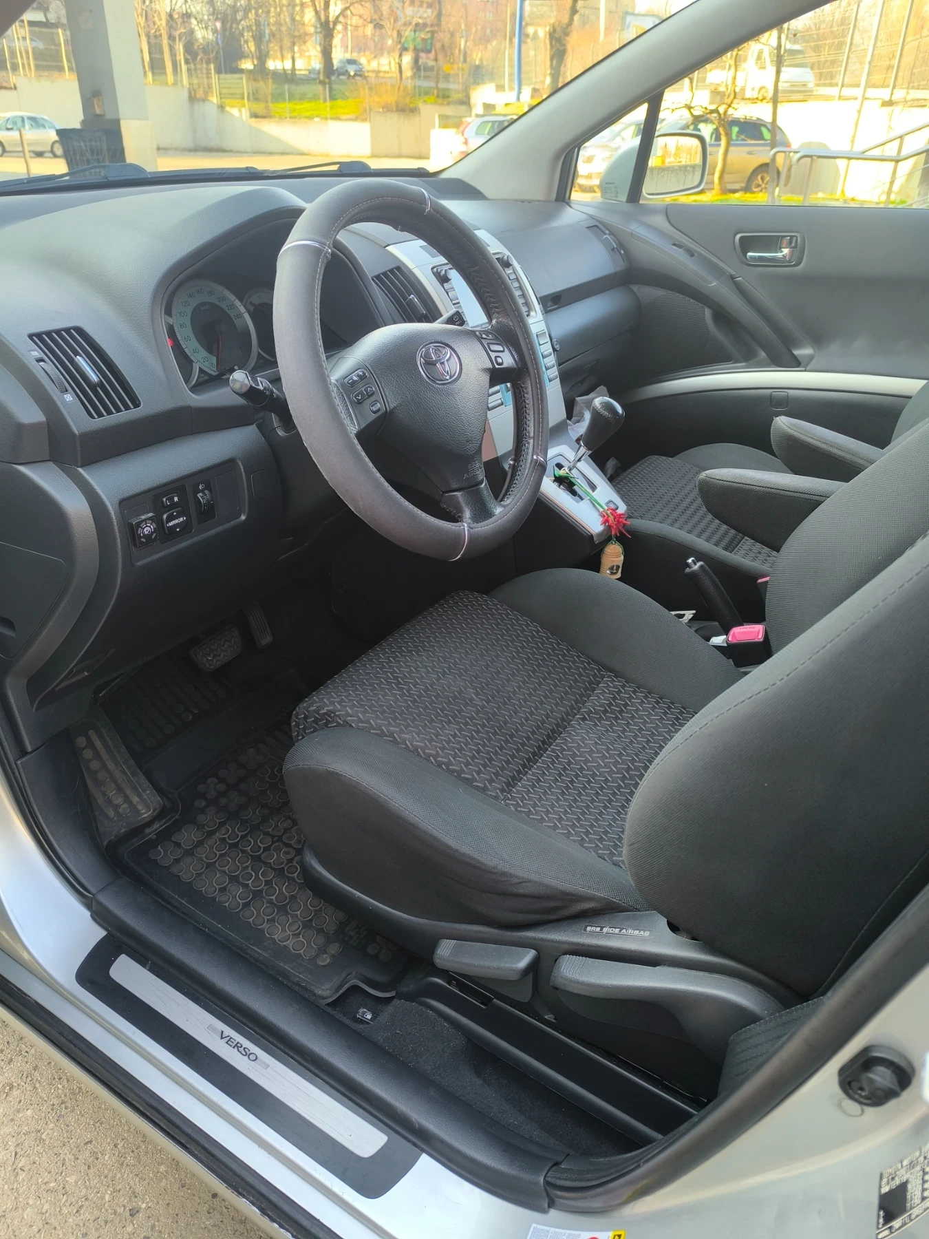 Toyota Corolla verso  - изображение 8