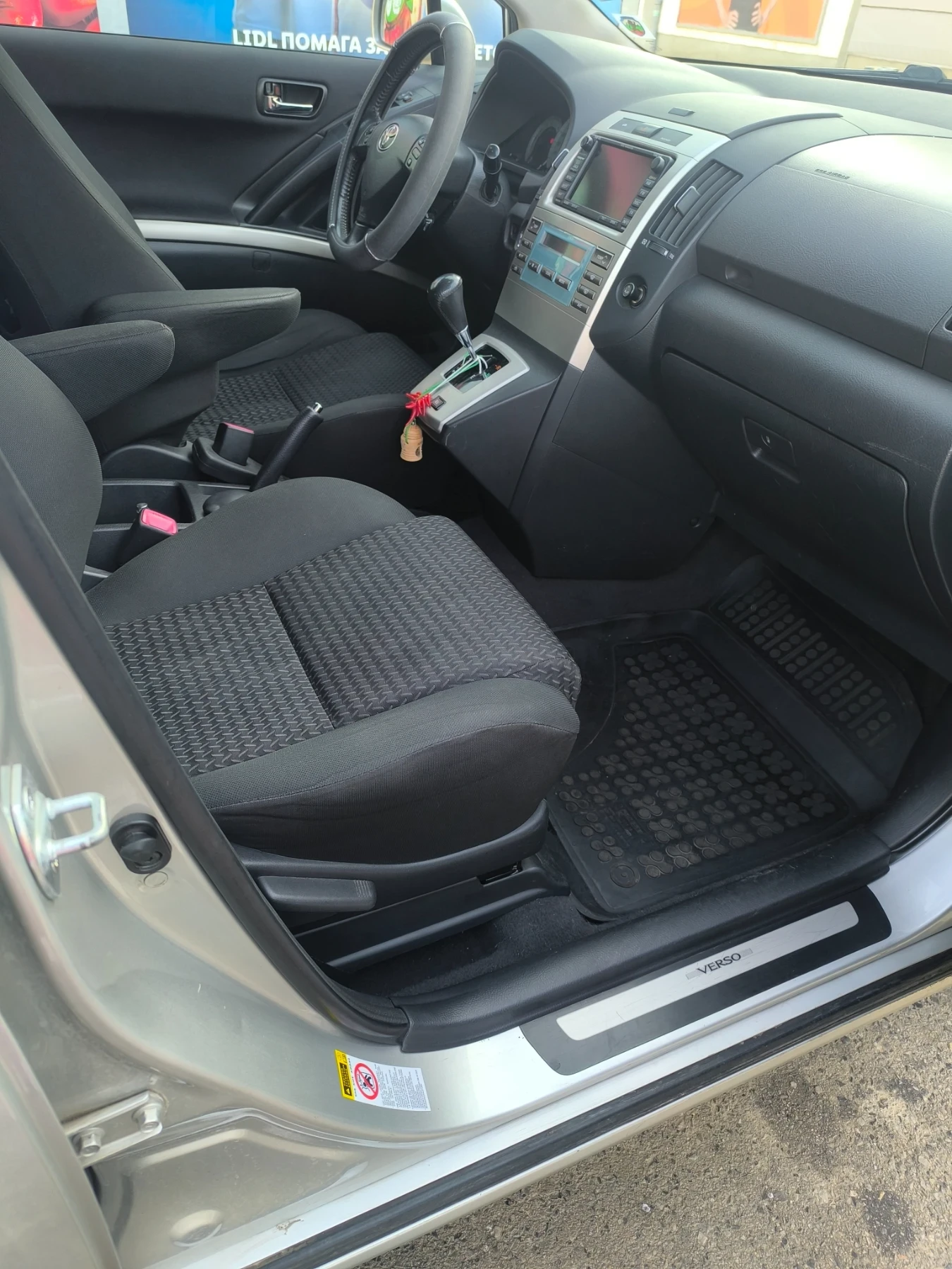 Toyota Corolla verso  - изображение 10