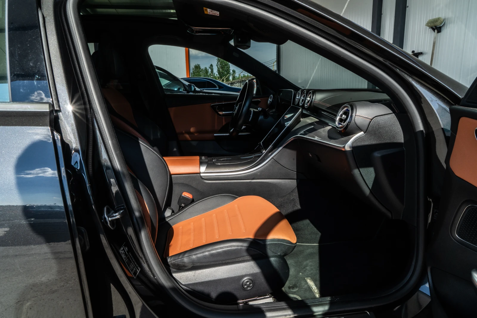 Mercedes-Benz C 300 2024 = FULL MAX = 40K KM = ГАРАНЦИЯ = ЛИЗИНГ, снимка 11 - Автомобили и джипове - 55055157