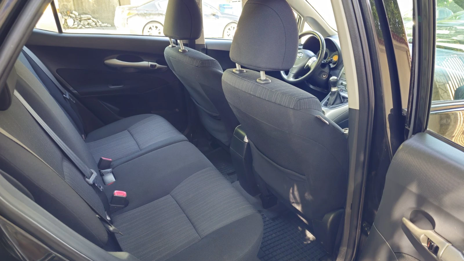 Toyota Auris 1.6, снимка 13 - Автомобили и джипове - 55244684