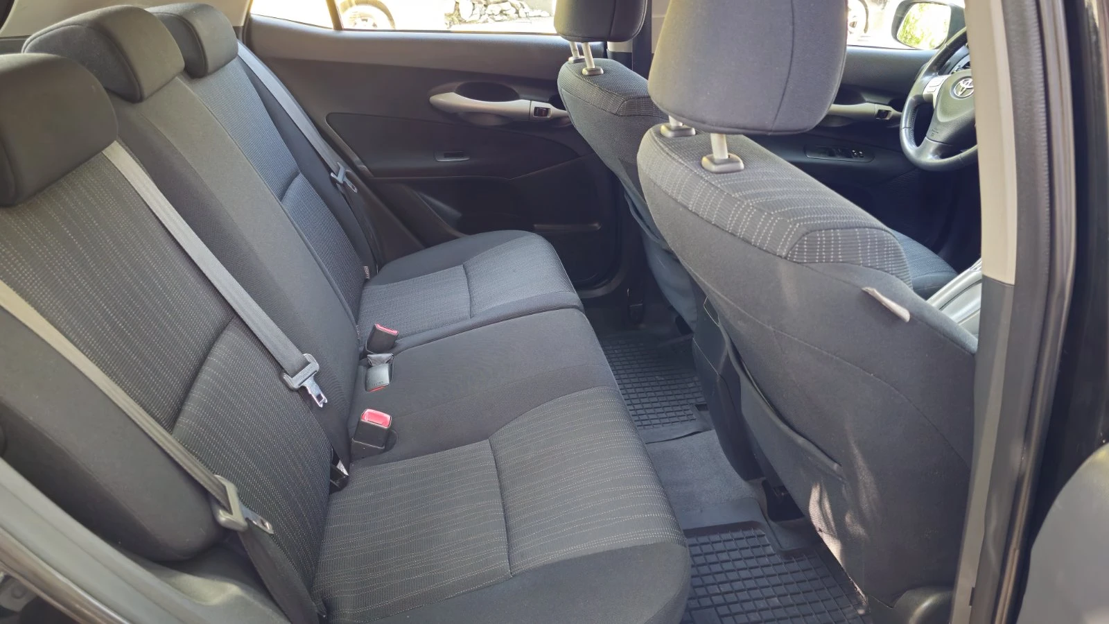 Toyota Auris 1.6, снимка 11 - Автомобили и джипове - 55244684
