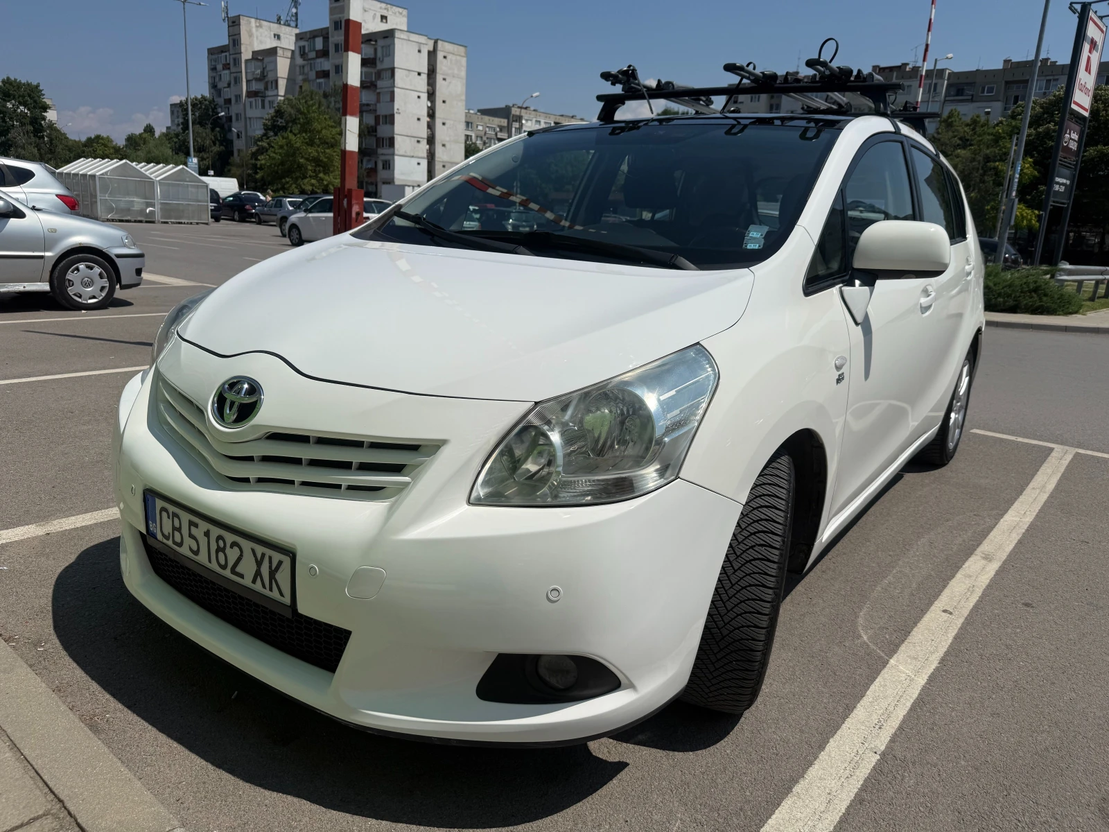 Toyota Verso 2.2 D-4D Executive, снимка 3 - Автомобили и джипове - 55374135