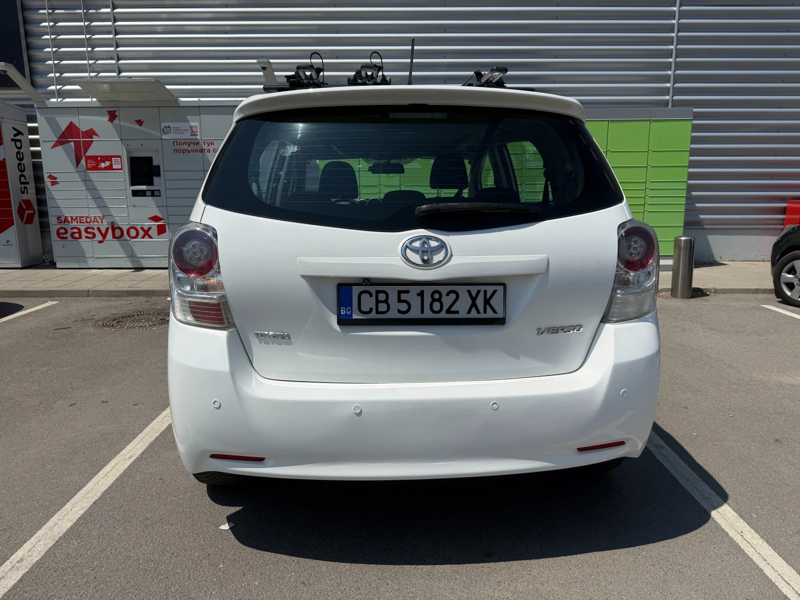 Toyota Verso 2.2 D-4D Executive, снимка 8 - Автомобили и джипове - 55374135