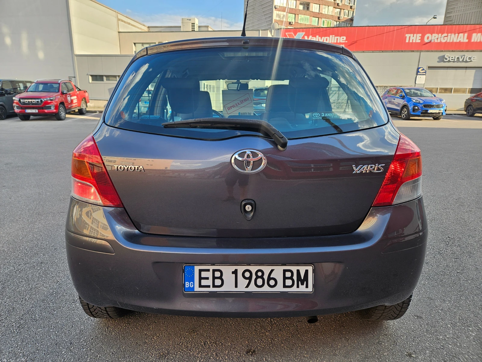 Toyota Yaris 1.33 DUAL VVT-I ПЕРФЕКТНА, снимка 4 - Автомобили и джипове - 55943462