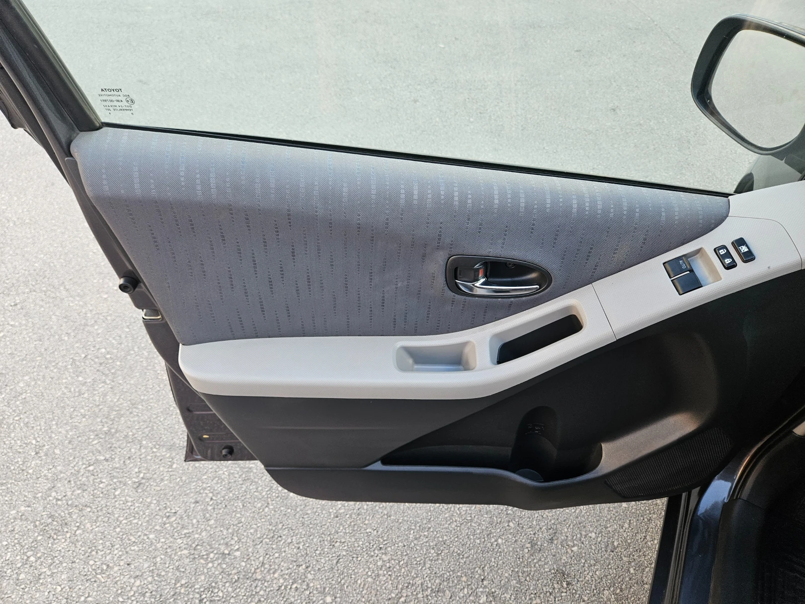 Toyota Yaris 1.33 DUAL VVT-I ПЕРФЕКТНА, снимка 9 - Автомобили и джипове - 55943462