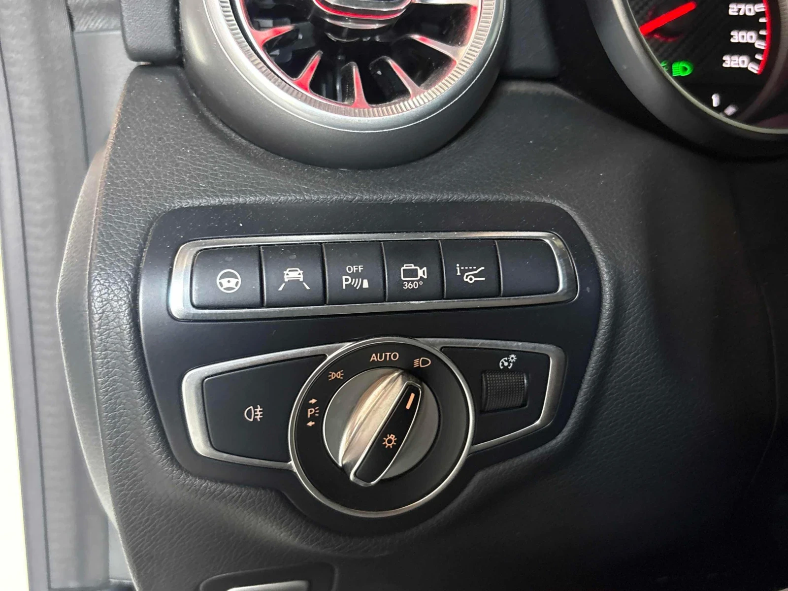 Mercedes-Benz C 63 AMG 360* Pano* Brum* Distronic* HUD* Подгрев* , снимка 10 - Автомобили и джипове - 55990591