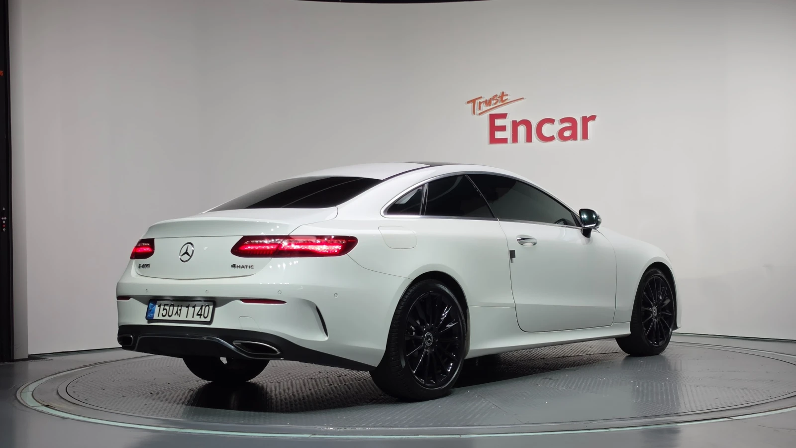Mercedes-Benz E 400 2018 Coupe 4Matic* AMG Line* Фиксирана цена , снимка 2 - Автомобили и джипове - 56199072