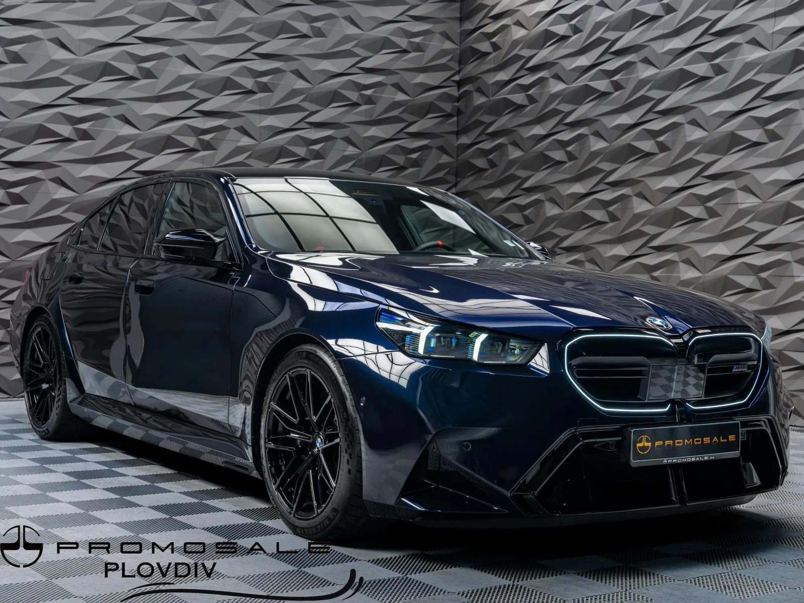 BMW M5 G90* XDRIVE* B&W* 360CAM* PANO* GLOW* 