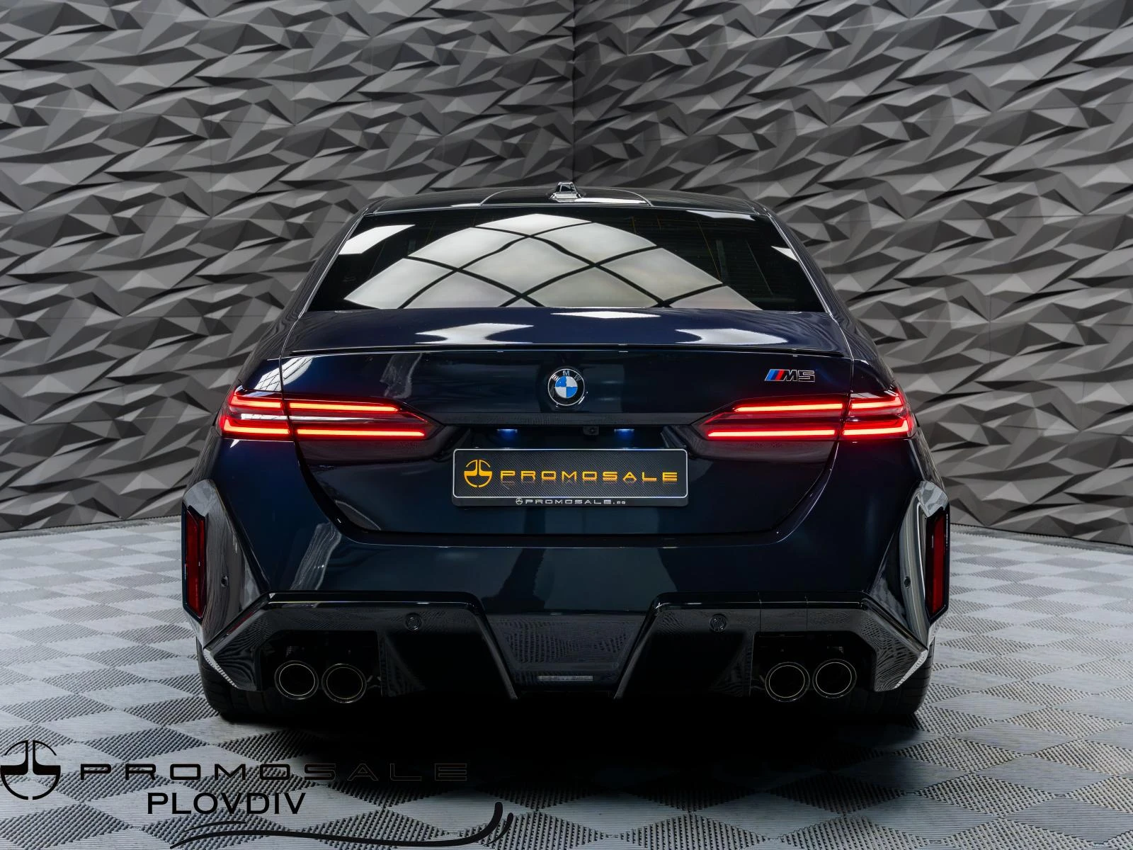 BMW M5 G90* XDRIVE* B&W* 360CAM* PANO* GLOW* , снимка 4 - Автомобили и джипове - 56304434