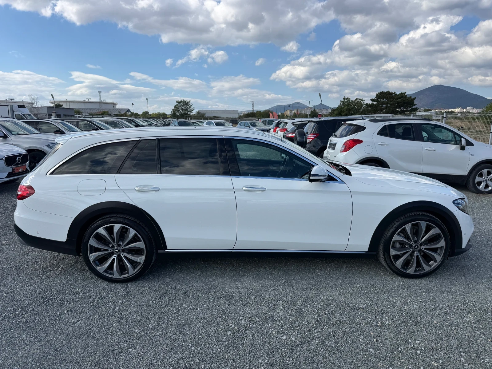 Mercedes-Benz E 220 (KATO НОВА)^(4-MATIC)^(AIRMATIC)^(ALLTERRAIN), снимка 4 - Автомобили и джипове - 56313962
