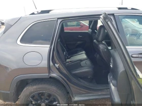 Jeep Cherokee 2.4L I-4 VVT, 180HP Front Wheel Drive, снимка 13