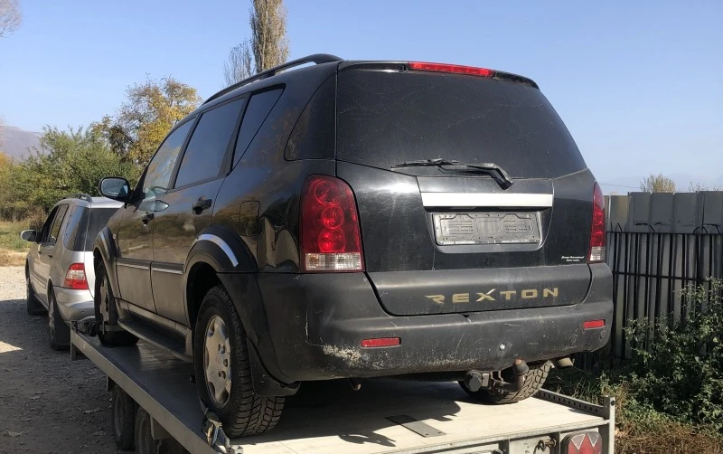 SsangYong Rexton 2.7 xdi 2 бр сив и черен, снимка 4 - Автомобили и джипове - 38450285