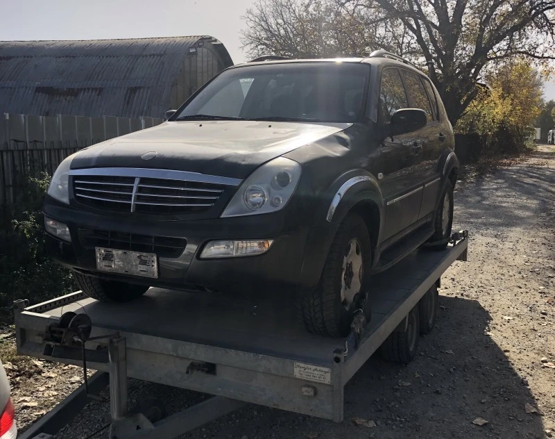 SsangYong Rexton 2.7 xdi 2 бр сив и черен, снимка 2 - Автомобили и джипове - 38450285