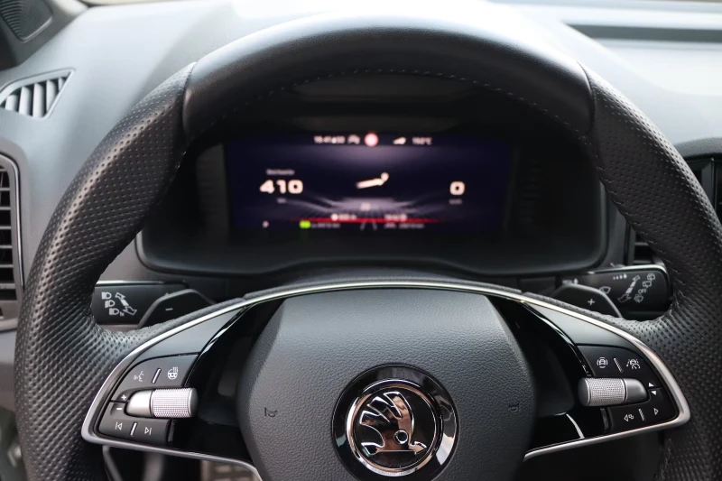 Skoda Karoq SPORT/4x4/2.0d/150HP/CARPLAY/CAM/NAVI/173D, снимка 12 - Автомобили и джипове - 52224877