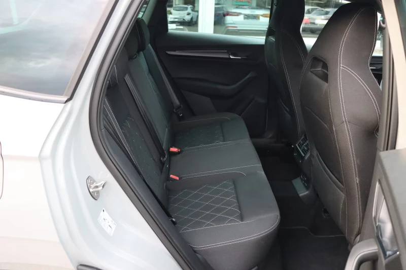 Skoda Karoq SPORT/4x4/2.0d/150HP/CARPLAY/CAM/NAVI/173D, снимка 8 - Автомобили и джипове - 52224877