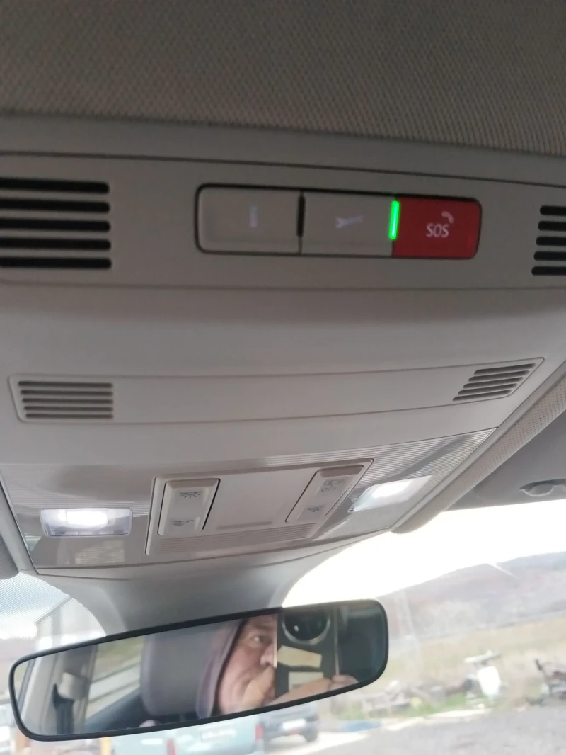 VW T-Cross, снимка 12 - Автомобили и джипове - 52668571