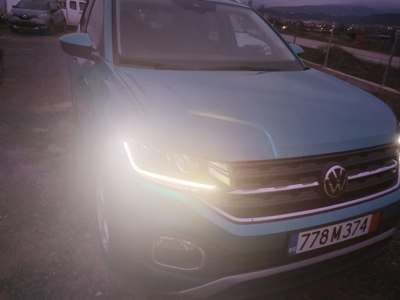 VW T-Cross, снимка 4 - Автомобили и джипове - 52668571