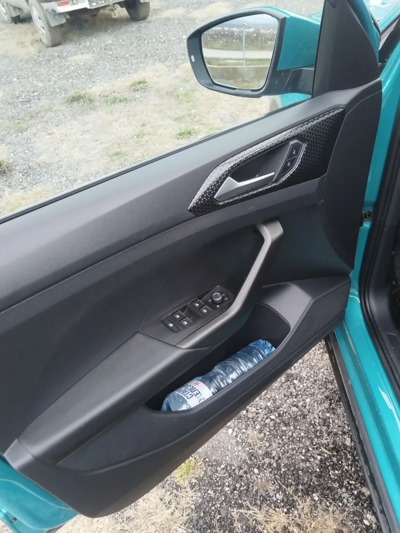 VW T-Cross, снимка 7 - Автомобили и джипове - 52668571