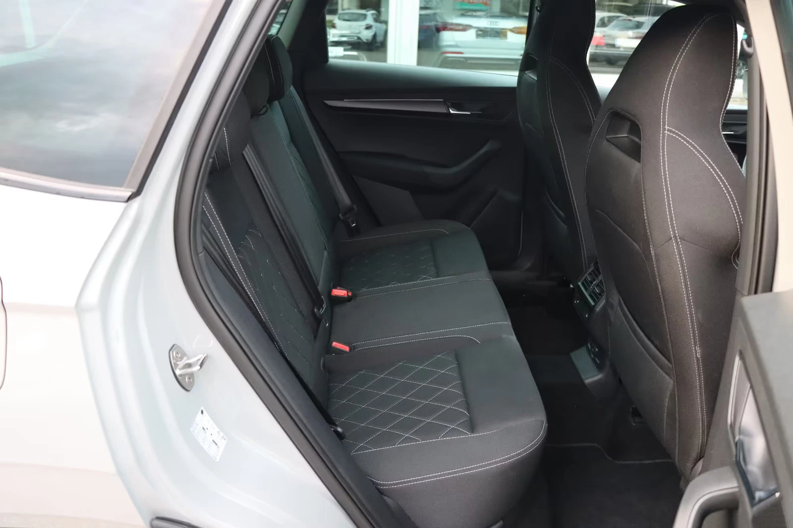 Skoda Karoq SPORT/4x4/2.0d/150HP/CARPLAY/CAM/NAVI/173D - изображение 8