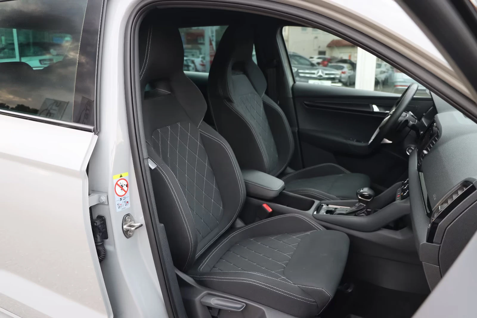 Skoda Karoq SPORT/4x4/2.0d/150HP/CARPLAY/CAM/NAVI/173D - изображение 7