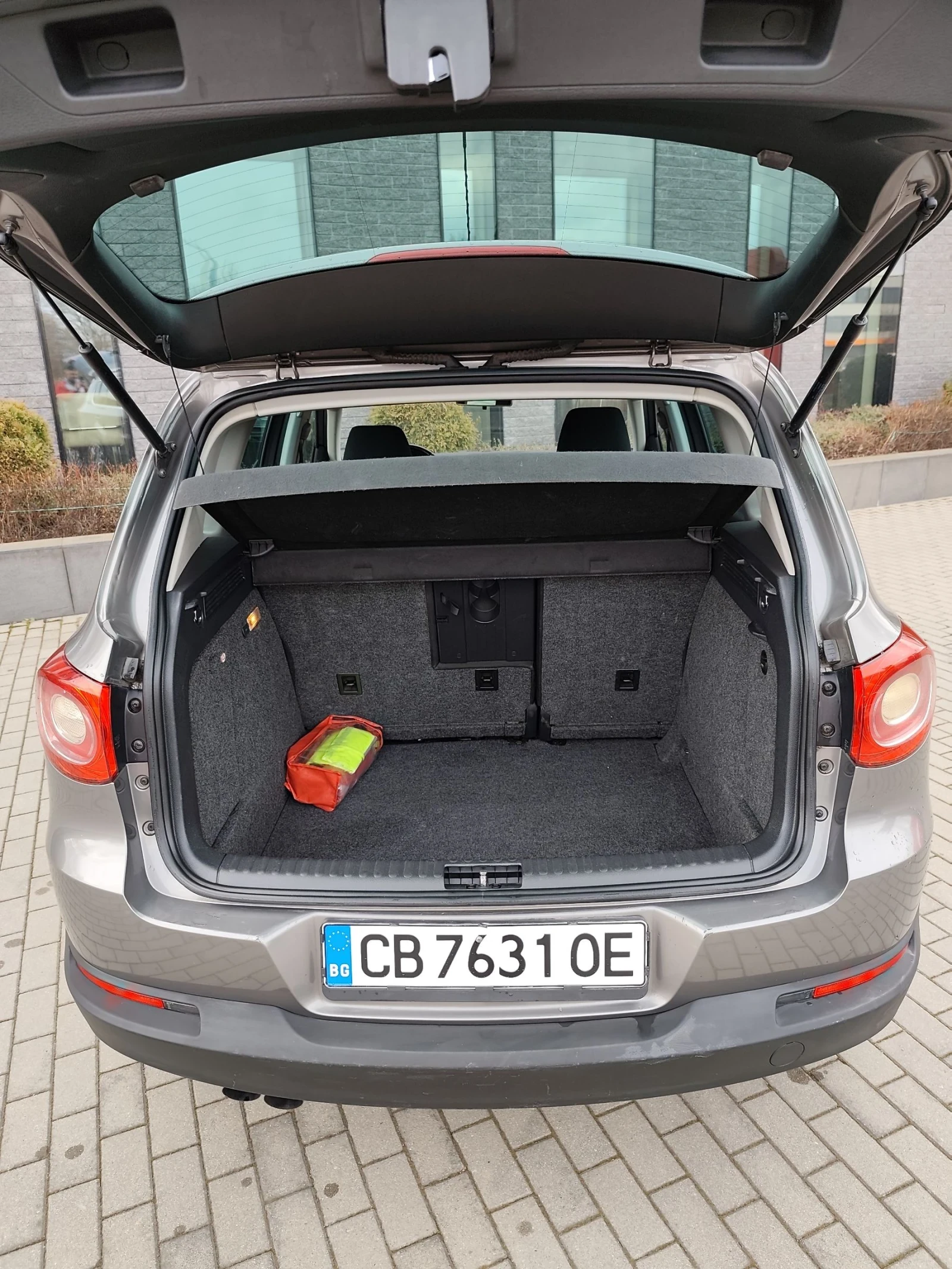 VW Tiguan 2.0 TDI DSG 4motion, снимка 17 - Автомобили и джипове - 53897118