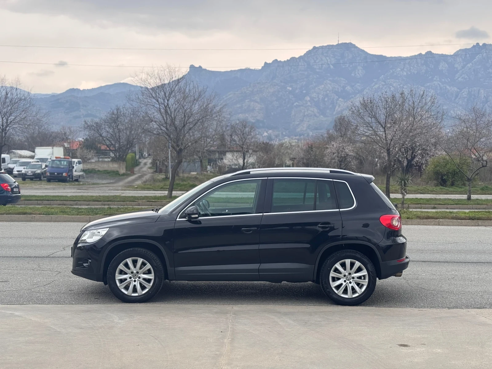 VW Tiguan 2.0TDI 4MOTION 140кс DSG * 122хил.км* , снимка 2 - Автомобили и джипове - 53999240