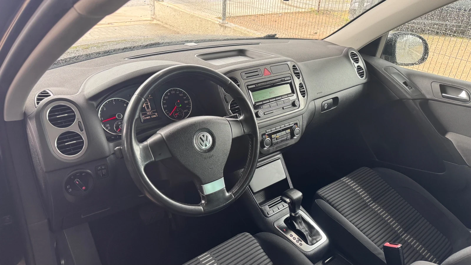 VW Tiguan 2.0TDI 4MOTION 140кс DSG * 122хил.км* , снимка 12 - Автомобили и джипове - 53999240