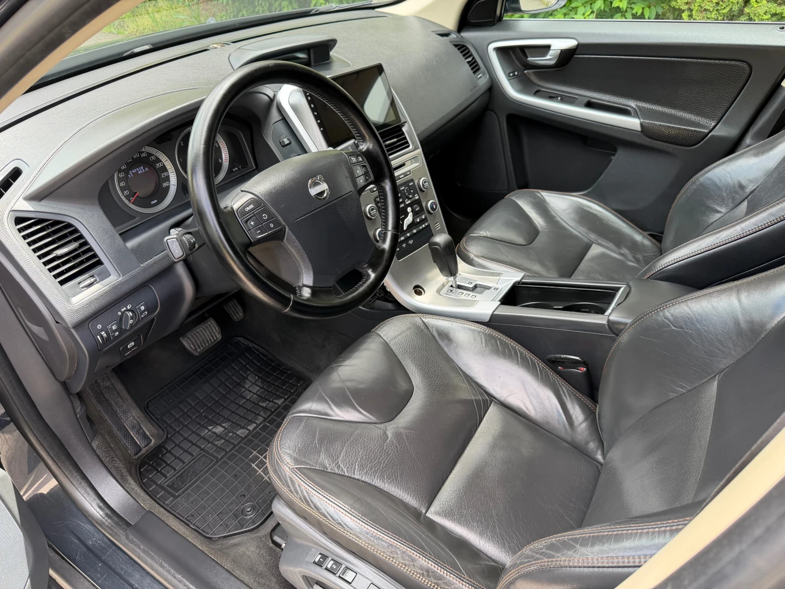 Volvo XC60 2.4 D 5, снимка 15 - Автомобили и джипове - 55273845