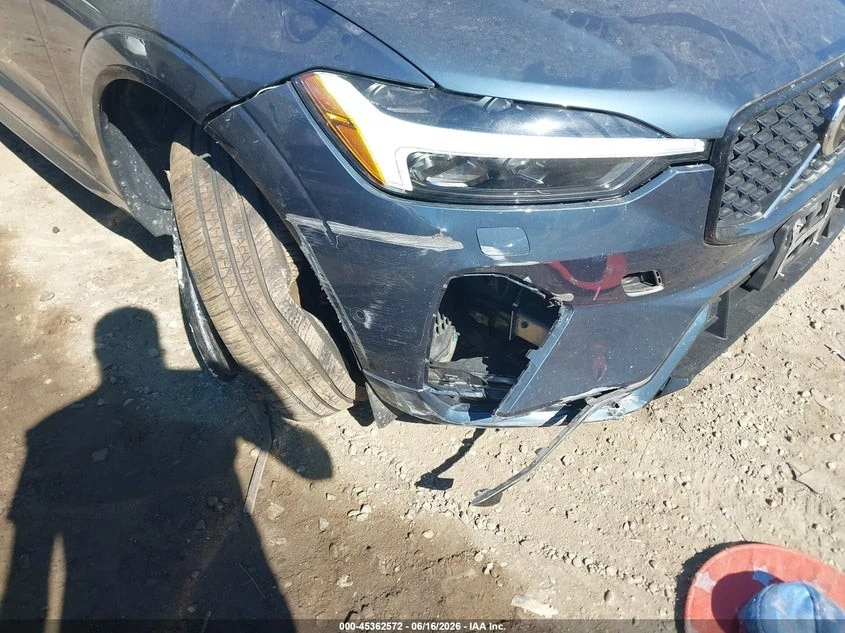 Volvo XC60 * B5* PLUS* DARK* ПАНО* KEYLESS* Camera* ПОДГРЕВ* , снимка 10 - Автомобили и джипове - 55434636
