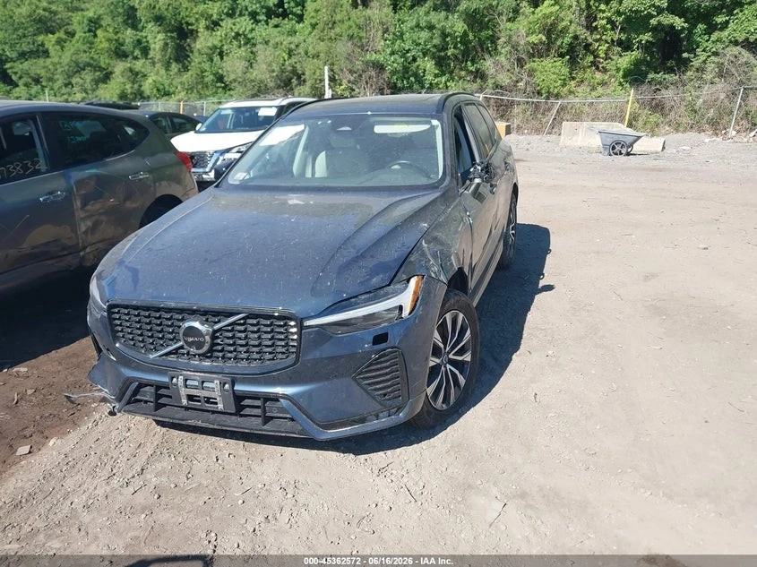 Volvo XC60 * B5* PLUS* DARK* ПАНО* KEYLESS* Camera* ПОДГРЕВ* , снимка 3 - Автомобили и джипове - 55434636