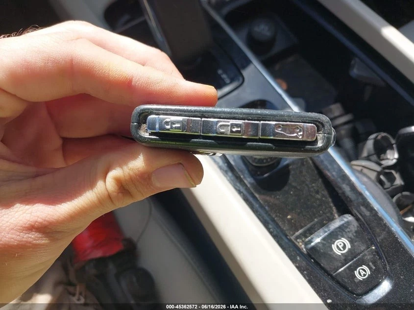 Volvo XC60 * B5* PLUS* DARK* ПАНО* KEYLESS* Camera* ПОДГРЕВ* , снимка 14 - Автомобили и джипове - 55434636
