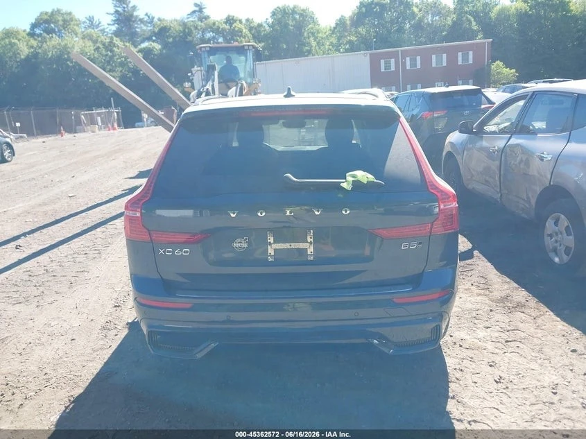 Volvo XC60 * B5* PLUS* DARK* ПАНО* KEYLESS* Camera* ПОДГРЕВ* , снимка 6 - Автомобили и джипове - 55434636