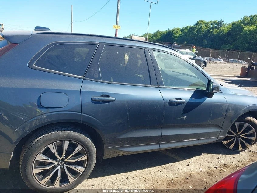 Volvo XC60 * B5* PLUS* DARK* ПАНО* KEYLESS* Camera* ПОДГРЕВ* , снимка 8 - Автомобили и джипове - 55434636