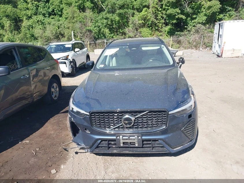 Volvo XC60 * B5* PLUS* DARK* ПАНО* KEYLESS* Camera* ПОДГРЕВ* , снимка 2 - Автомобили и джипове - 55434636