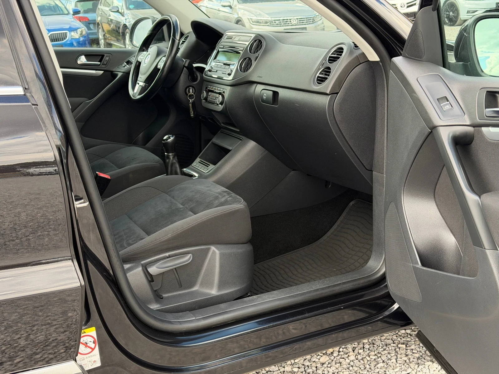 VW Tiguan 2.0TDi 140к.с 4-Motion Face-Lift Панорама, снимка 12 - Автомобили и джипове - 56191267