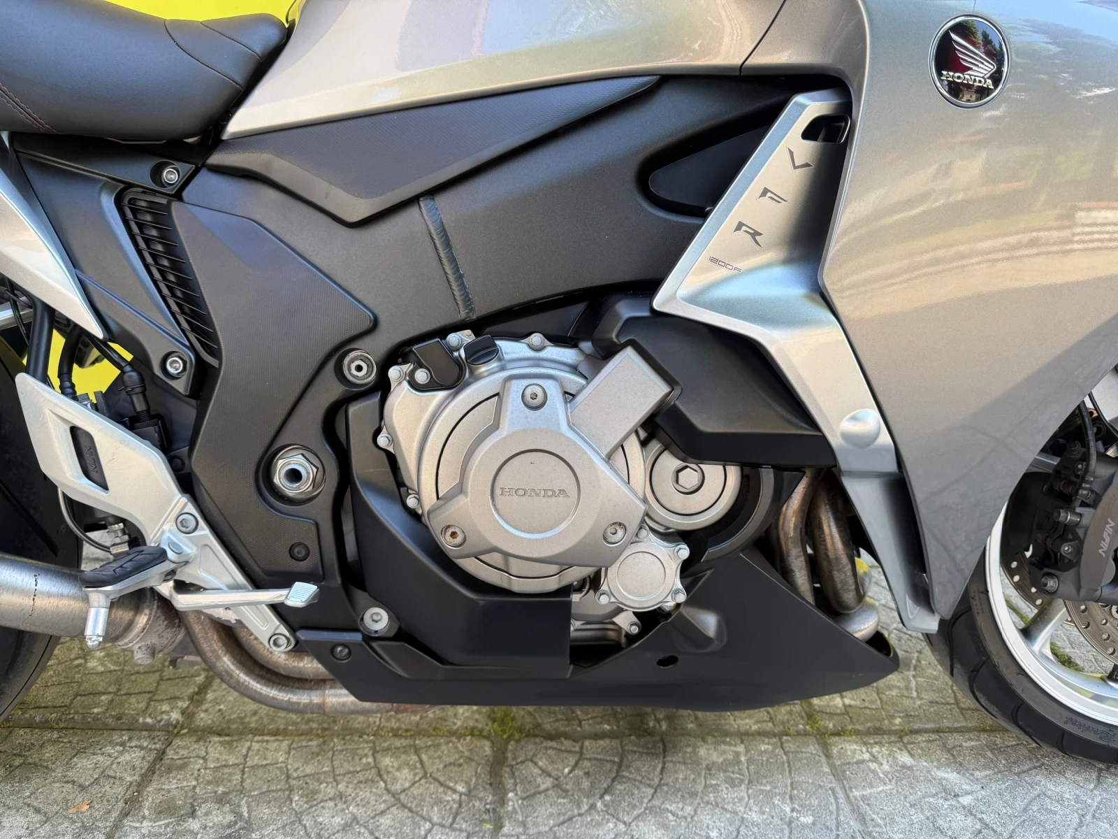 Honda Vfr 1200F DCT ABS, снимка 13 - Мотоциклети и мототехника - 54854671