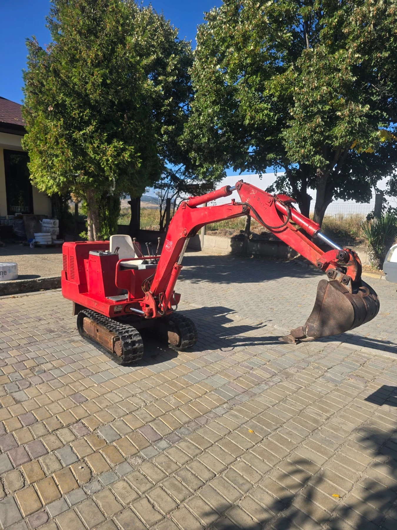Багер Kubota Багера е марка IHI, 1.2 тон
