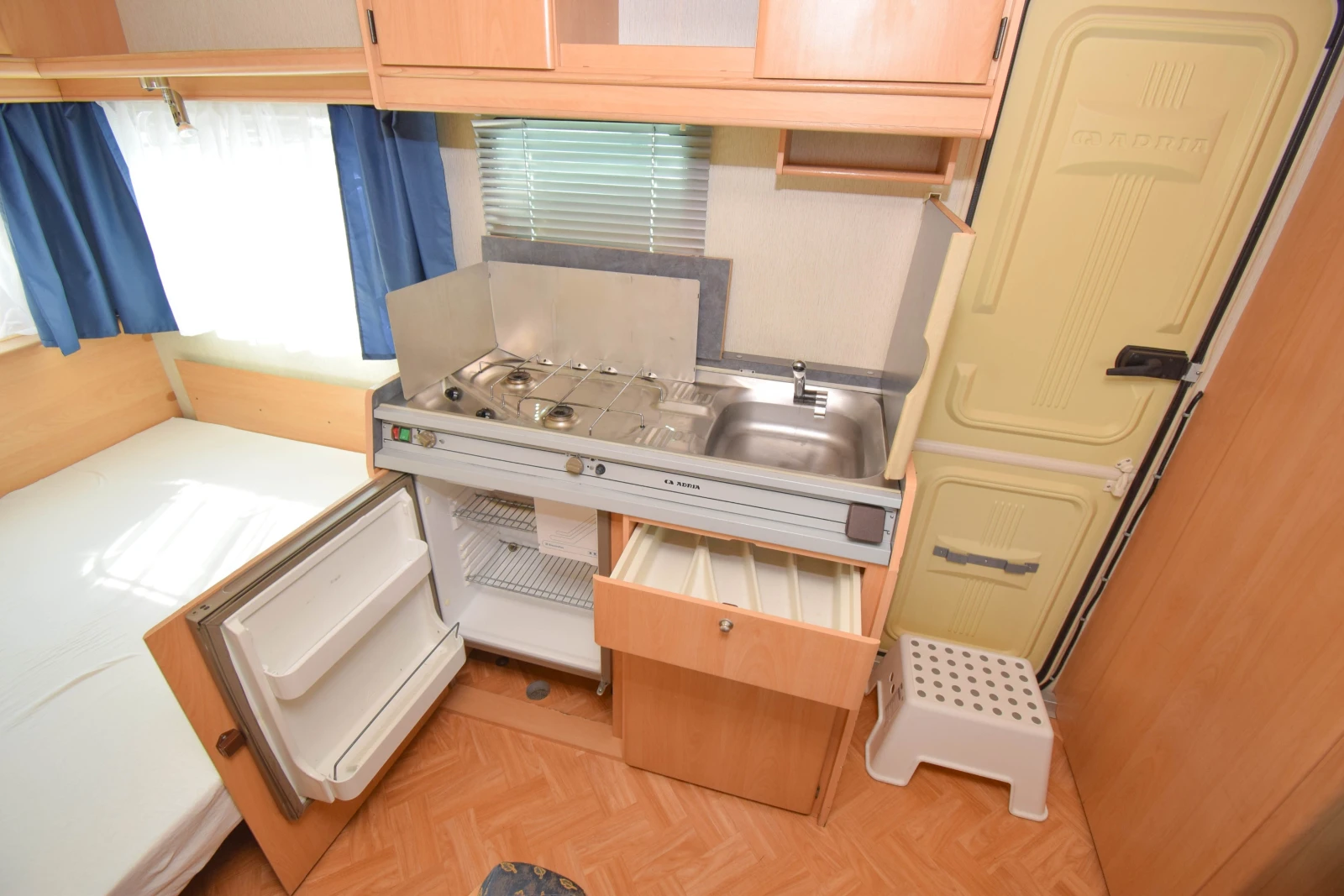 Каравана Adria UNIKA 390 DS/675кг+ ФОРСЕЛТ - изображение 9