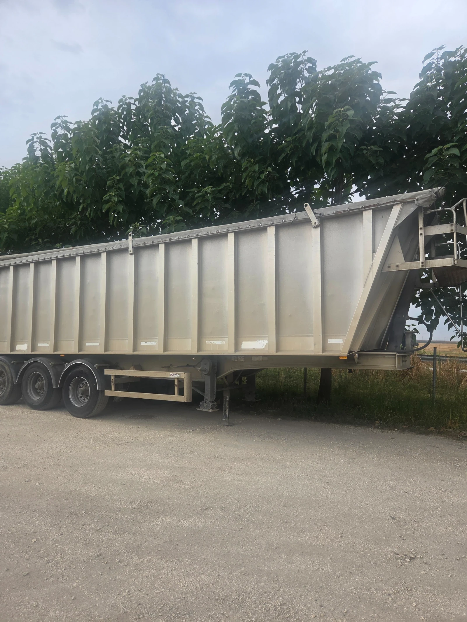 Полуремарке Benalu 46м3