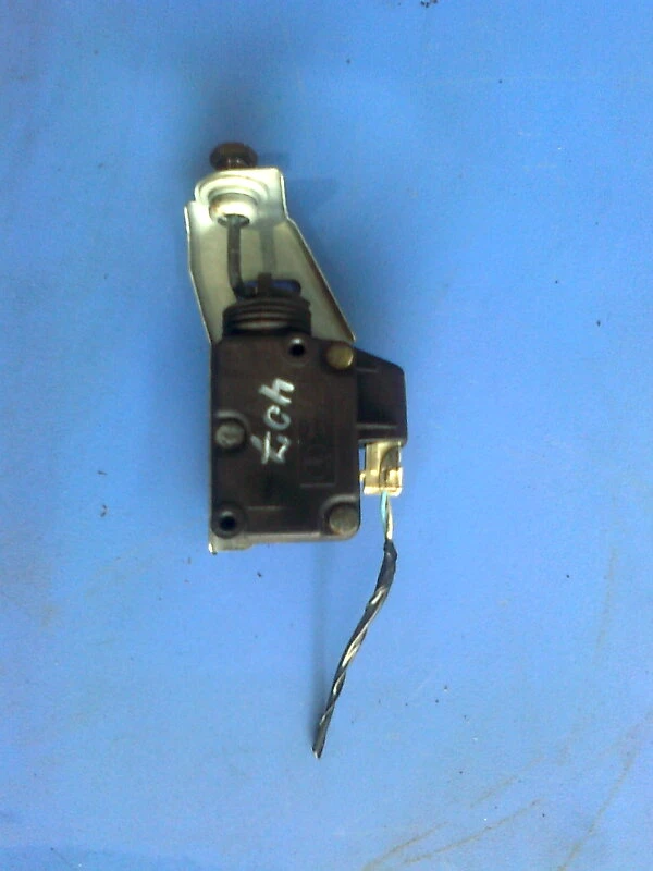 Ел.брава капачка резервоар за Пежо 407 05г.