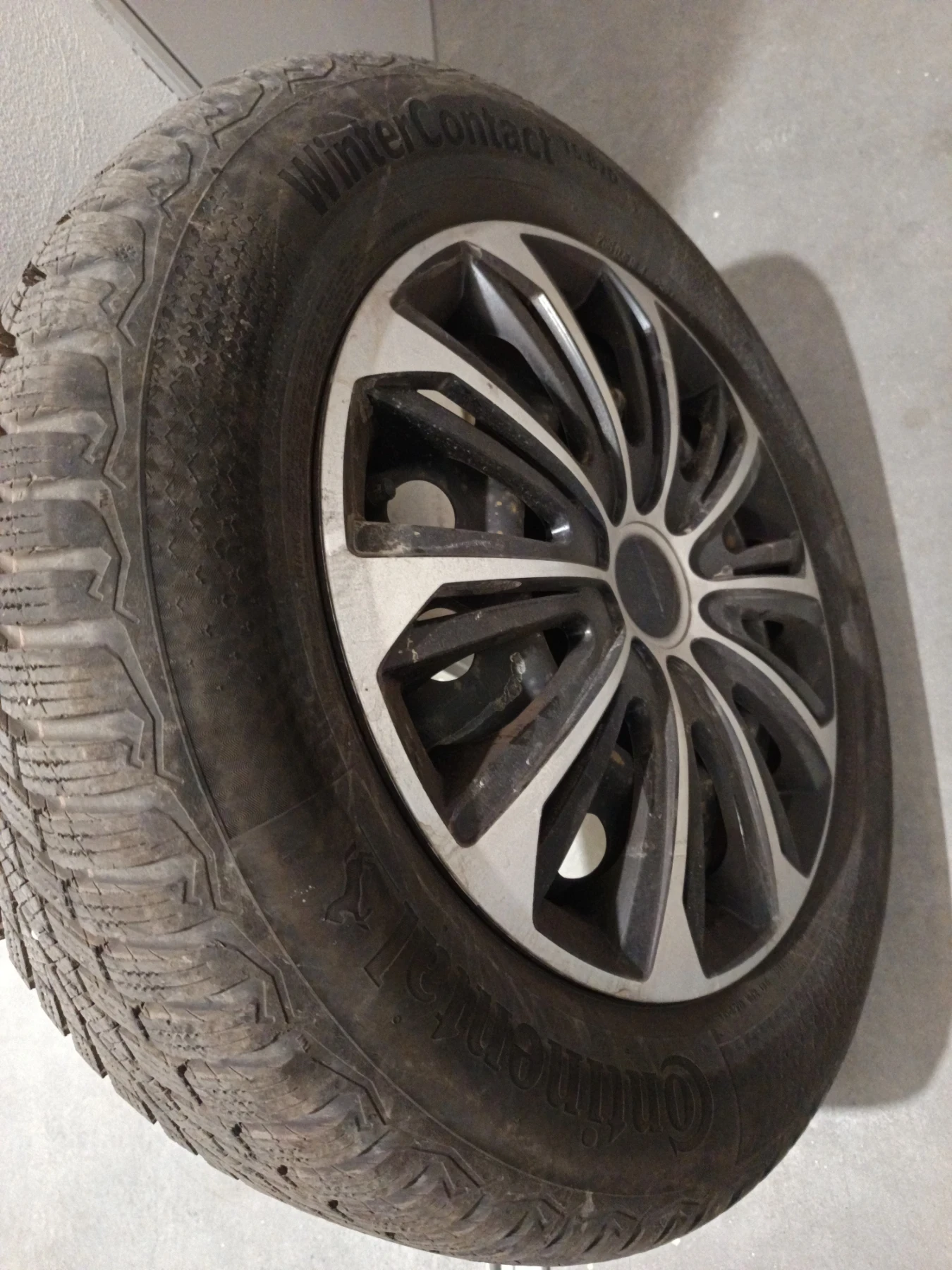 Гуми с джанти Continental 195/65R15, снимка 5 - Гуми и джанти - 56113570