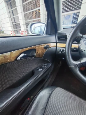 Mercedes-Benz E 220, снимка 10