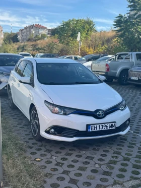 Toyota Auris 1.8 Hybrid Гаранция 12 месеца