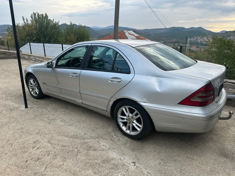 Mercedes-Benz C 220 2.2 CDI, снимка 3 - Автомобили и джипове - 52209630